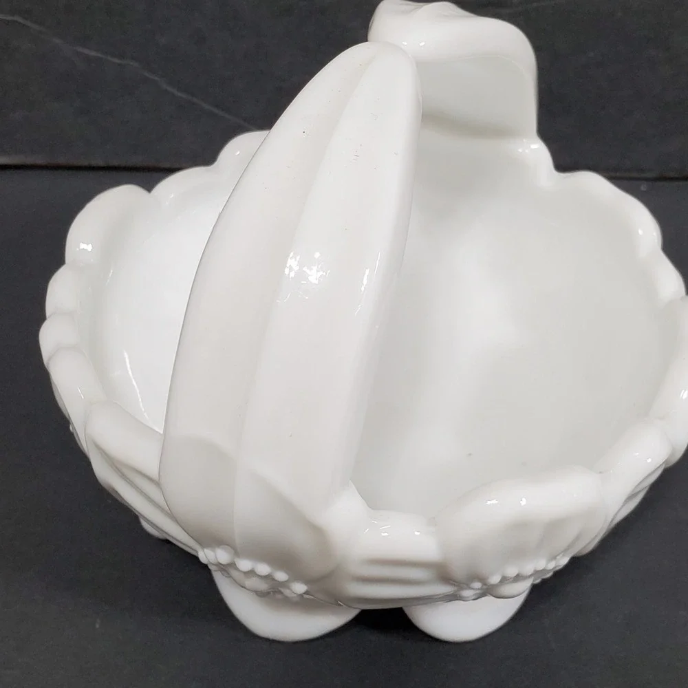 Vintage Westmoreland Milk Glass‎ Poppy Pattern Basket with Split Handle White